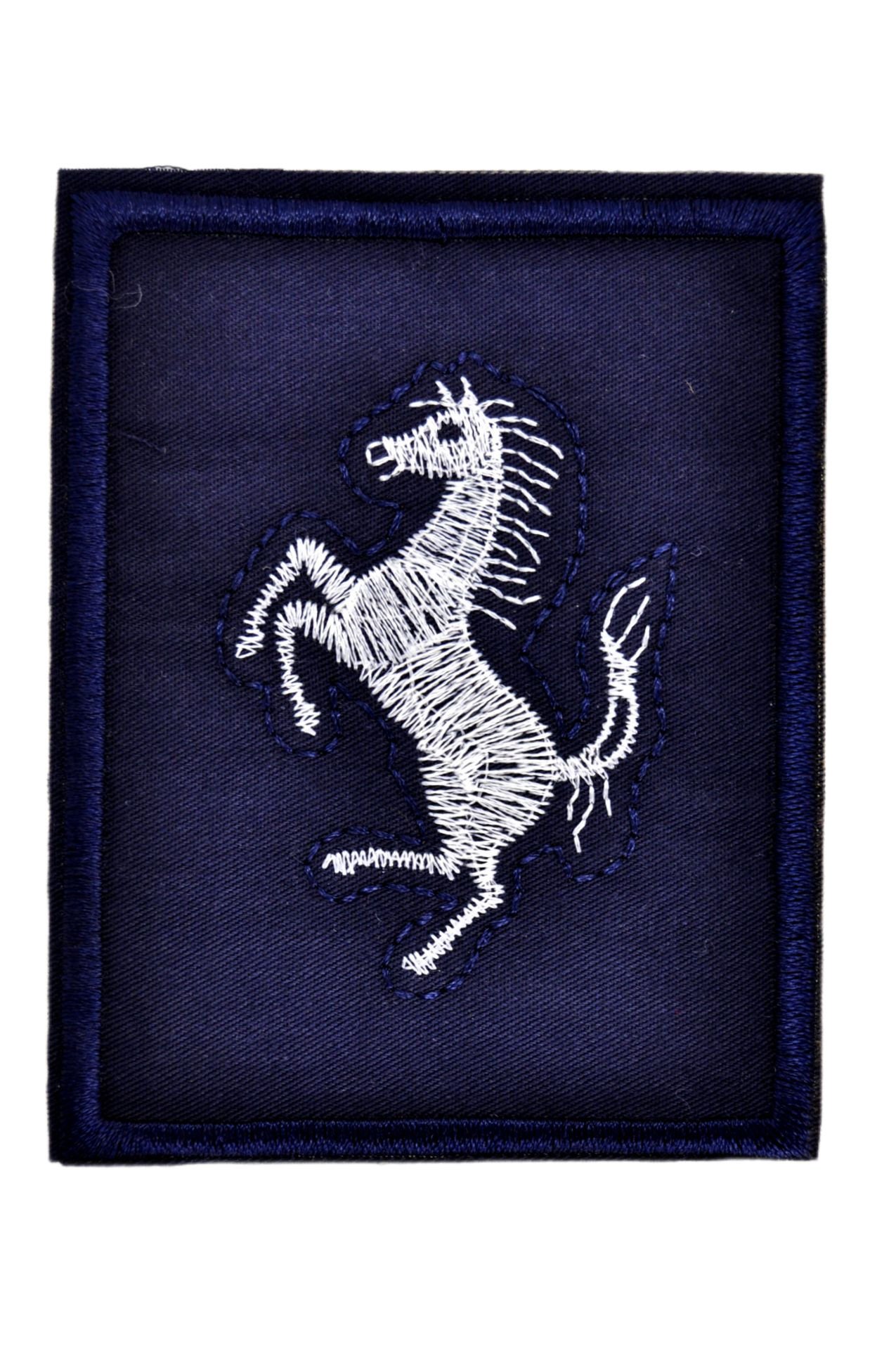 Şahlanan At Figürlü Arma